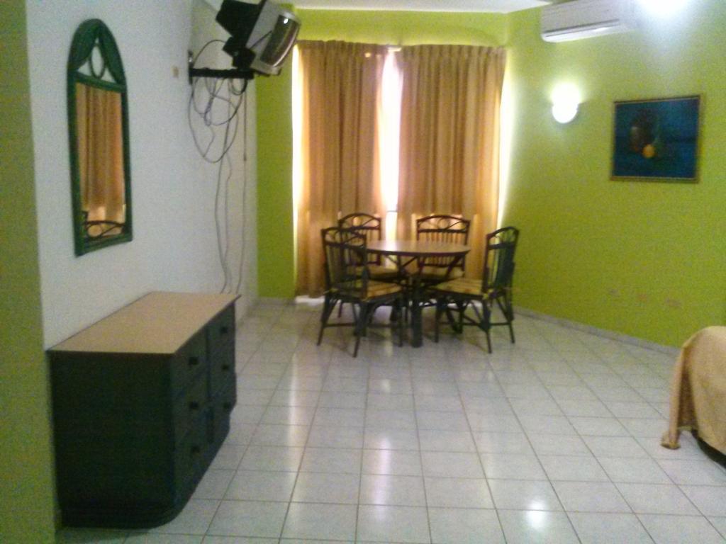 Apartahotel Jardines Metropolitanos 산티아고 데 로스 카바예로스 객실 사진