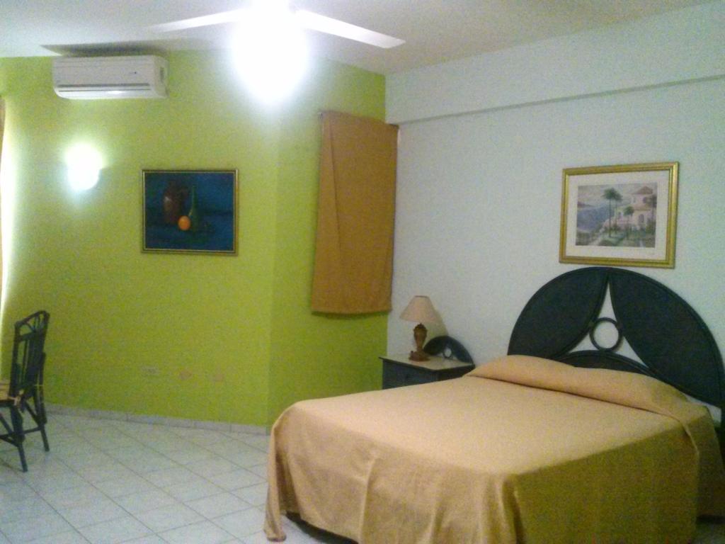 Apartahotel Jardines Metropolitanos 산티아고 데 로스 카바예로스 객실 사진