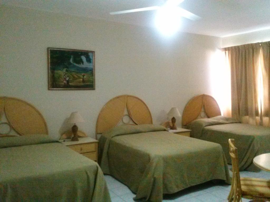 Apartahotel Jardines Metropolitanos 산티아고 데 로스 카바예로스 객실 사진